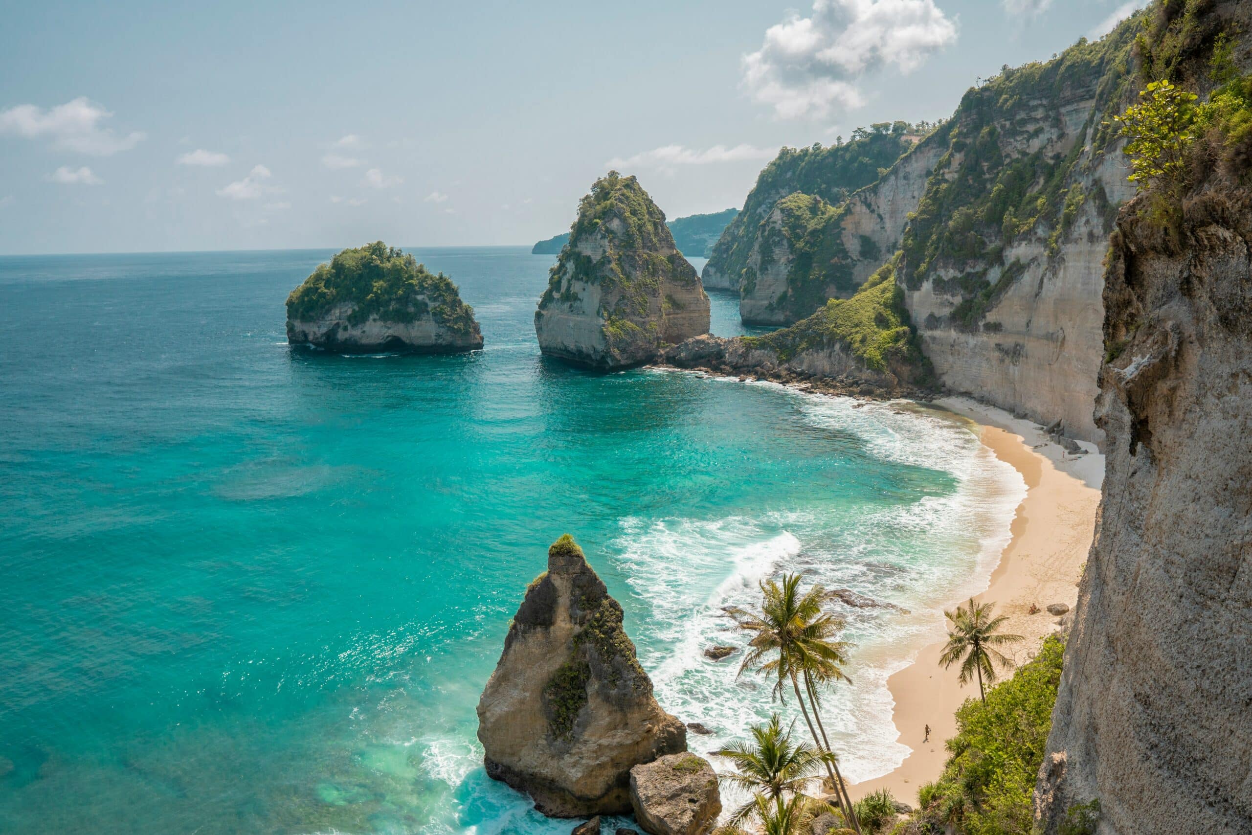 Turquoise waters and dramatic rock formations at Kelingking Beach Nusa Penida Bali Indonesia — Elias Thorne Photography